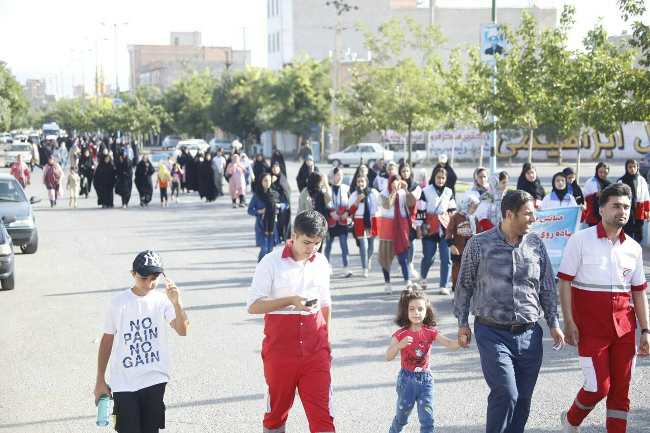 گزارش تصویری؛همایش پیاده روی خانوادگی بمناسبت هفته عفاف و حجاب در مسیر پارک آتالار تا پارک ستارخان شهرستان شوط برگزار شد.