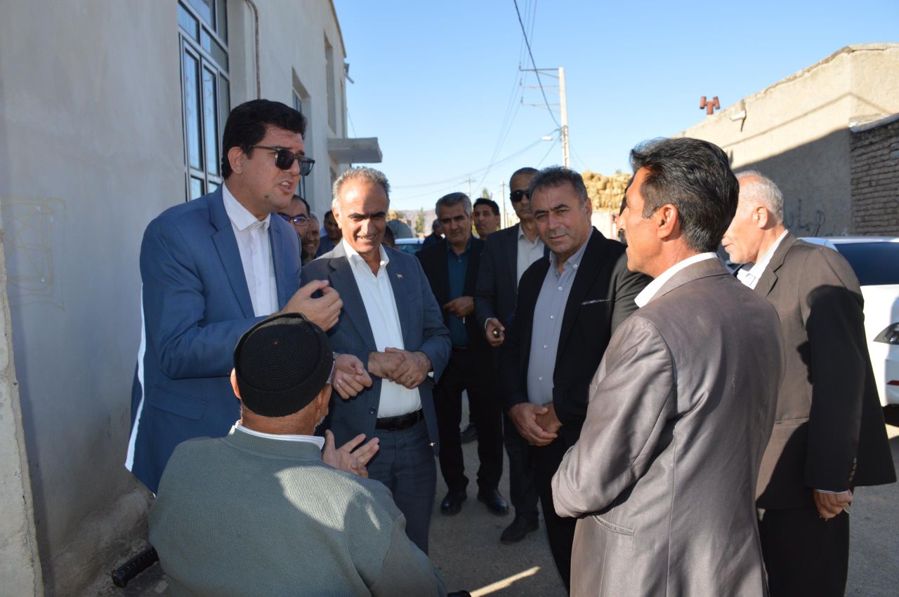 بازدید و دیدار چهره به چهره فرماندار ، نماینده مردم منطقه در مجلس و اعضای شورای اداری با اهالی روستای عظیم کندی