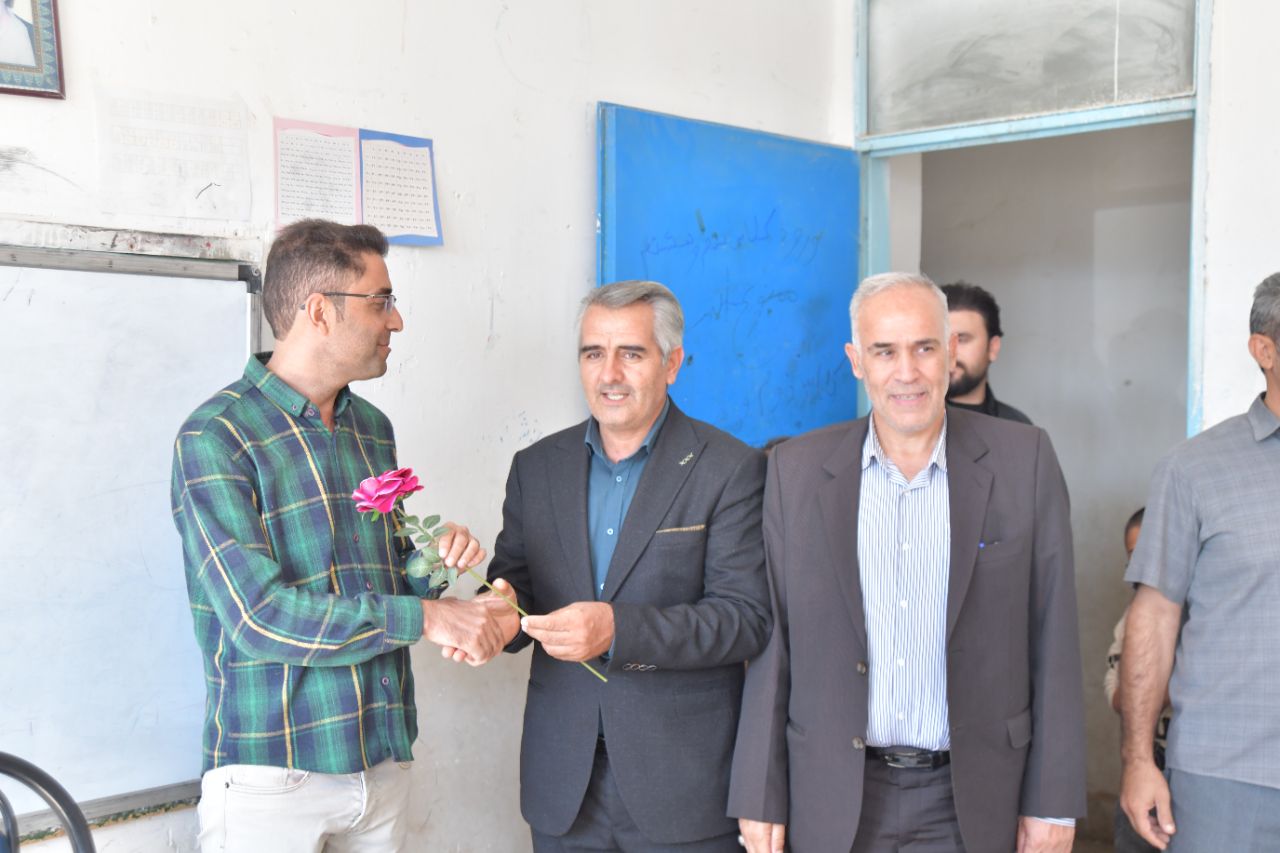 بازدید و دیدار چهره به چهره فرماندار ، نماینده مردم منطقه در مجلس و اعضای شورای اداری با اهالی روستای بایانچولی عجم