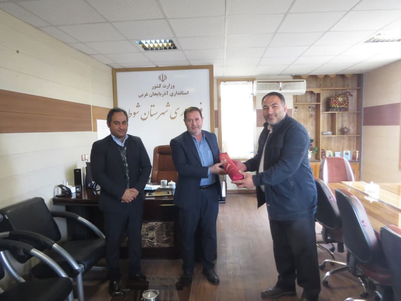 دیدار رئیس ورزش و جوانان و رئیس هیئت کشتی شهرستان شوط با معاون فرماندار شهرستان شوط