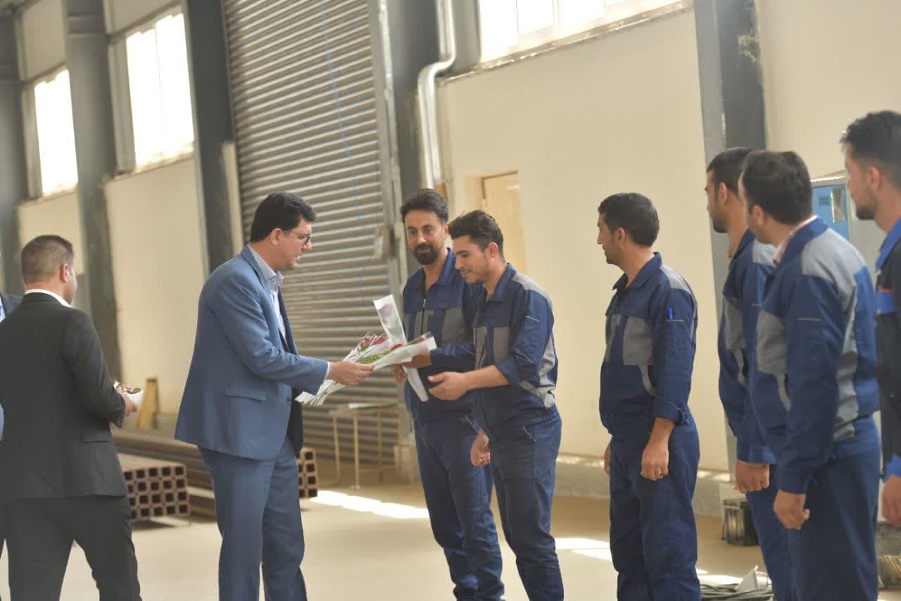 دیدار فرماندار شوط با کارگران کارخانجات شهرک صنعتی شوط