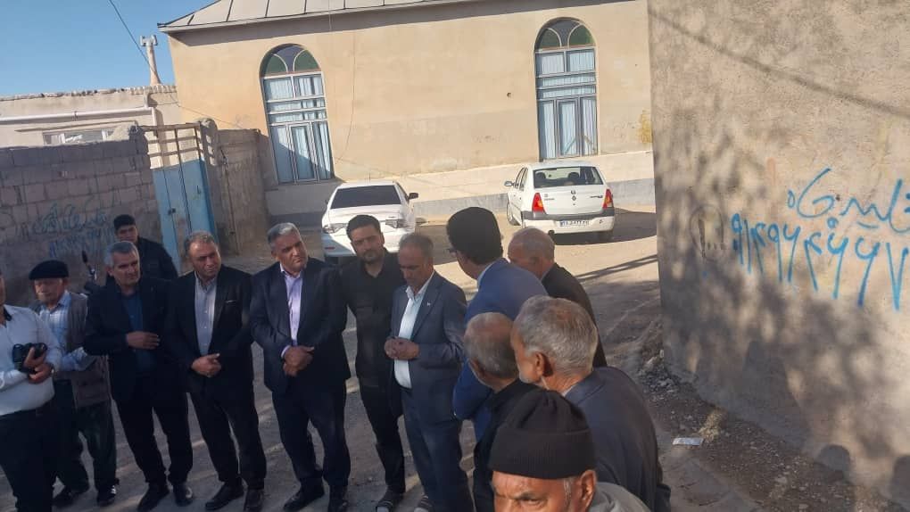 بازدید و دیدار چهره به چهره فرماندار ، نماینده مردم منطقه در مجلس و اعضای شورای اداری با اهالی روستای ملا احمد