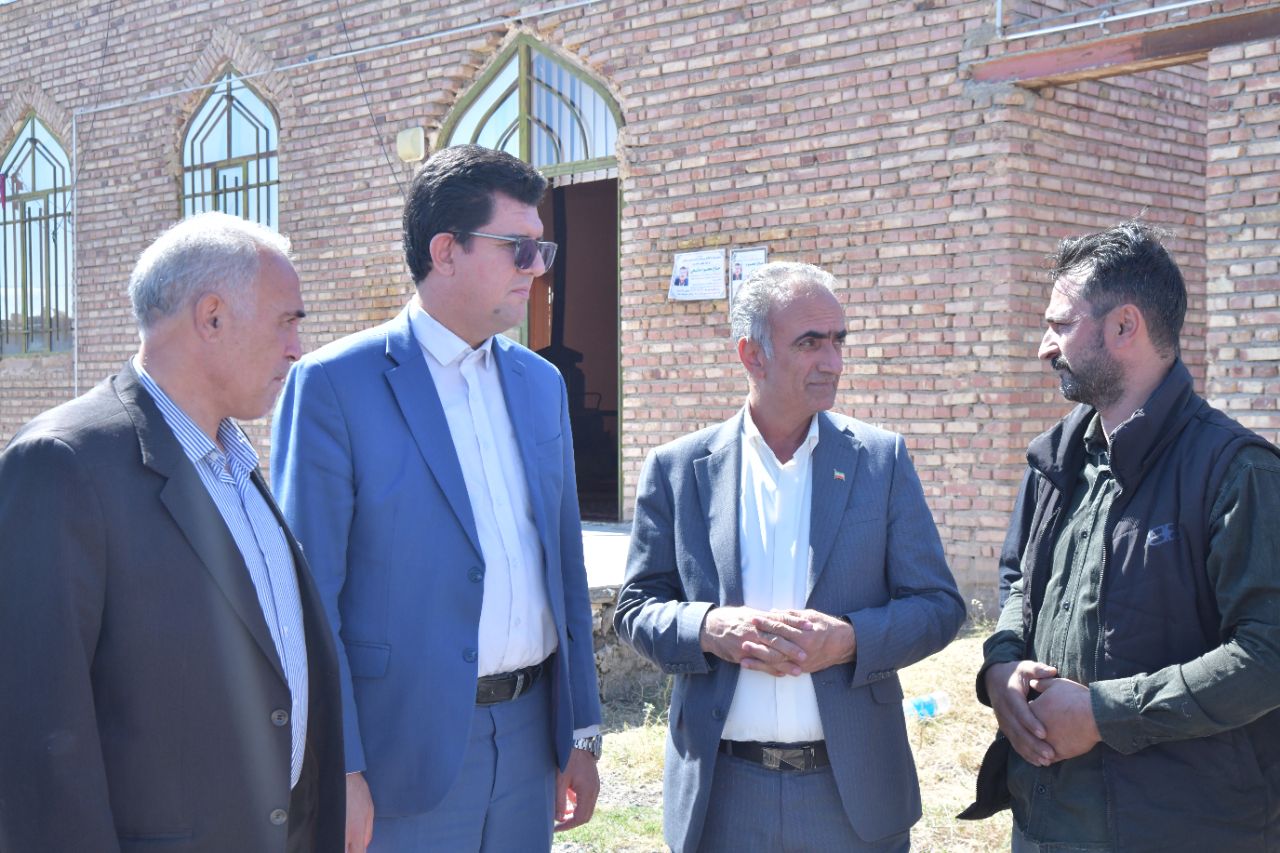 بازدید و دیدار چهره به چهره فرماندار ، نماینده مردم منطقه در مجلس و اعضای شورای اداری با اهالی روستای حسینعلی کندی کرد