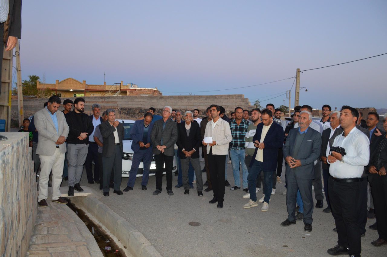 بازدید و دیدار چهره به چهره فرماندار ، نماینده مردم منطقه در مجلس و اعضای شورای اداری با اهالی روستای خلج کرد