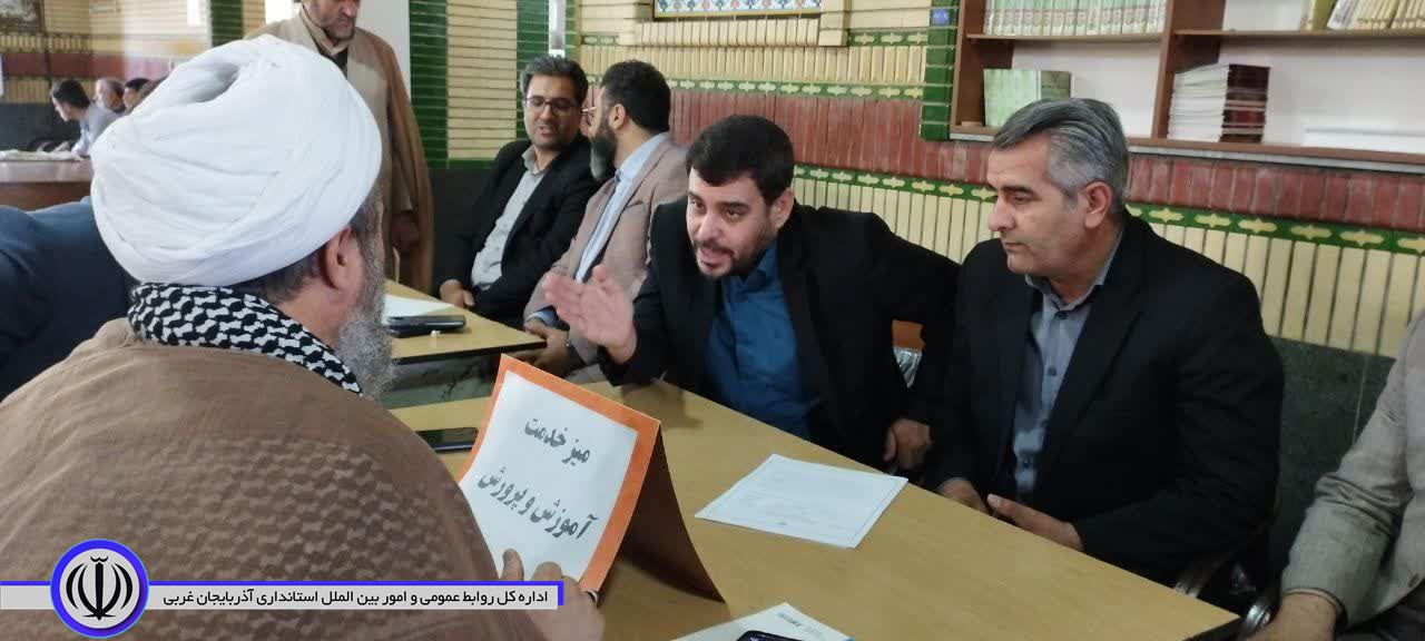 میز ارتباطات مردمی در جهت پاسخگویی به سوالات مردم با حضور روسای محترم ادارات شهرستان ‌شوط