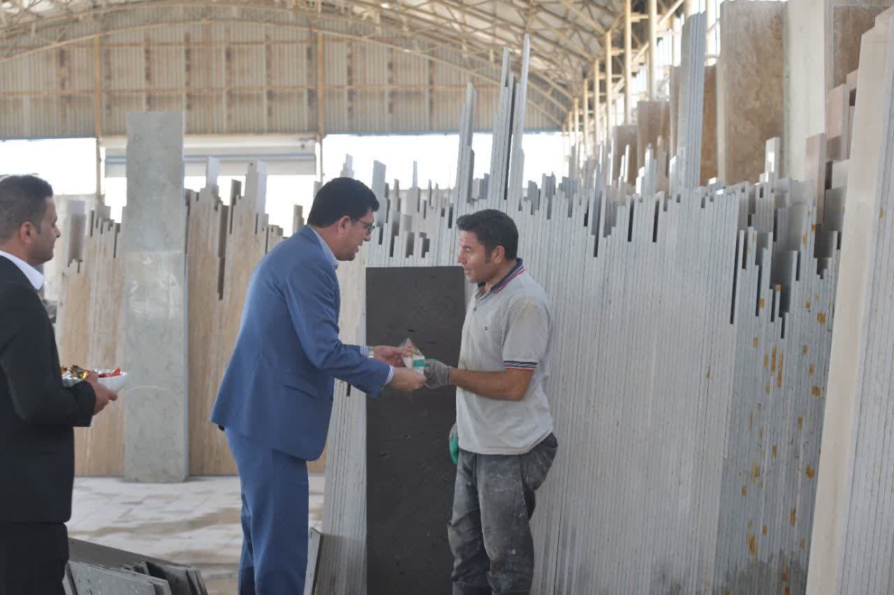 دیدار فرماندار شوط با کارگران کارخانجات شهرک صنعتی شوط