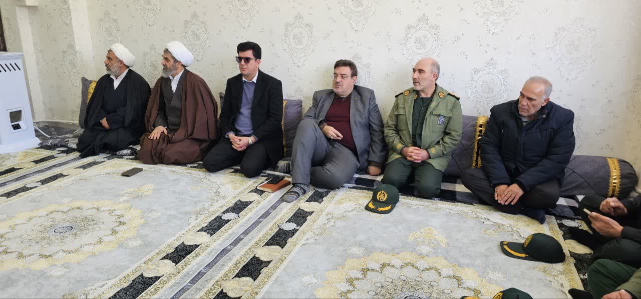 حضور فرماندار و اعضای شورای تامین در منزل شهید آرکان آخش